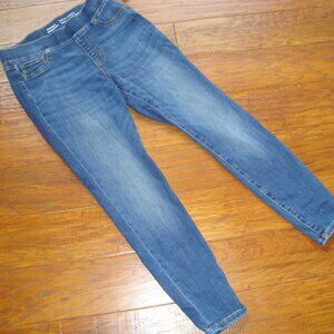 NWT Amazon Essentials Stretch Pull-On Skinny Jegging 8 Short